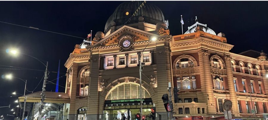 Flinders Street Station, Melbourne at night